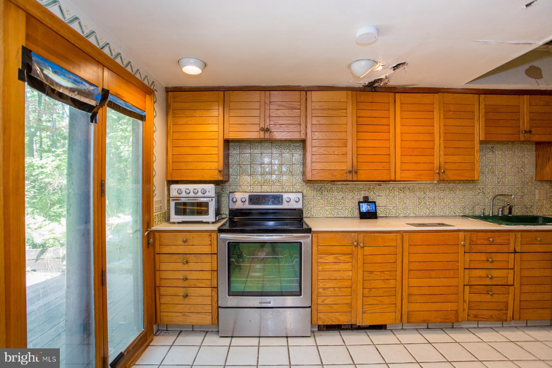 5131 Toll Gate Road Pipersville, PA 18947 - Photo 11 of 53 KItchen w/door to deck