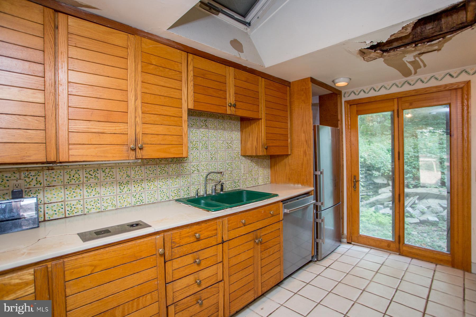 5131 Toll Gate Road Pipersville, PA 18947 - Photo 10 of 53 Kitchen w/door to patio area