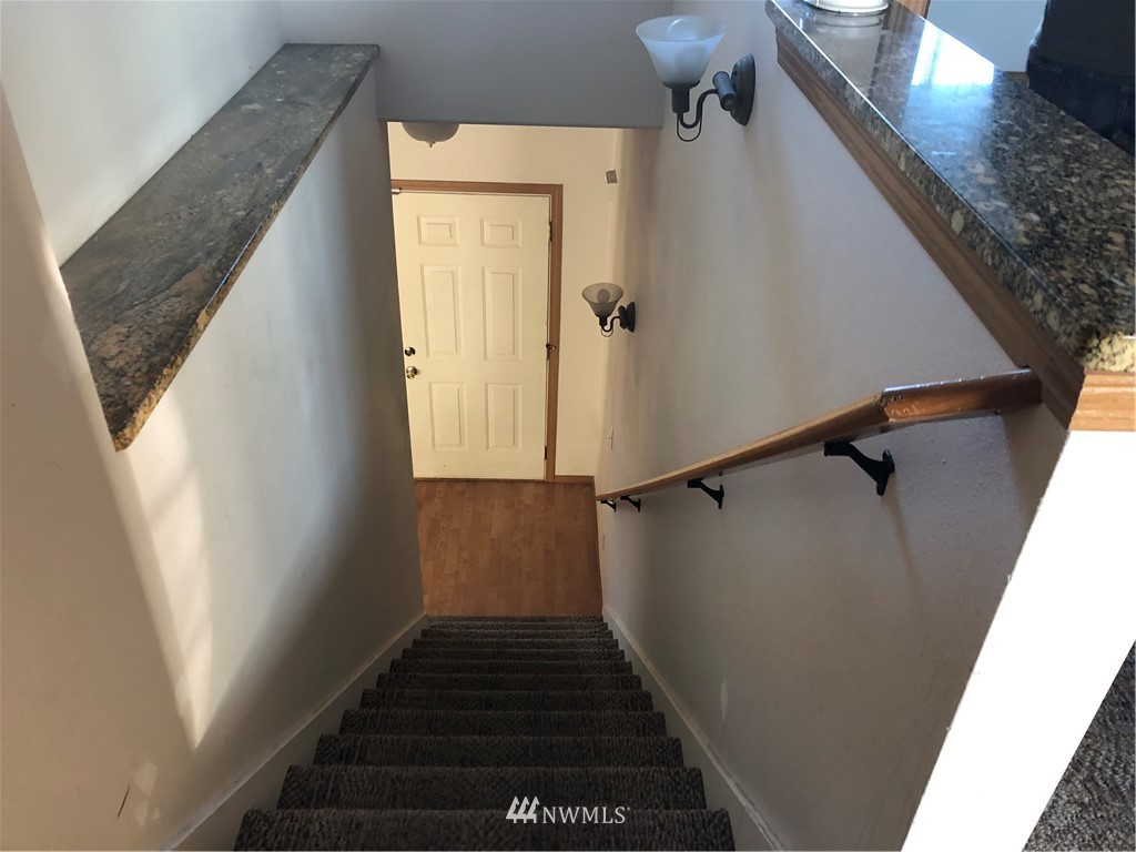 2731 Russell Road Centralia, WA 98531 - Photo 11 of 21