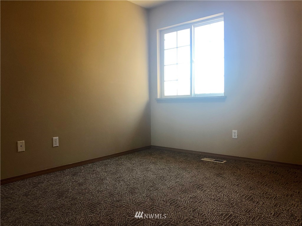 2731 Russell Road Centralia, WA 98531 - Photo 16 of 21