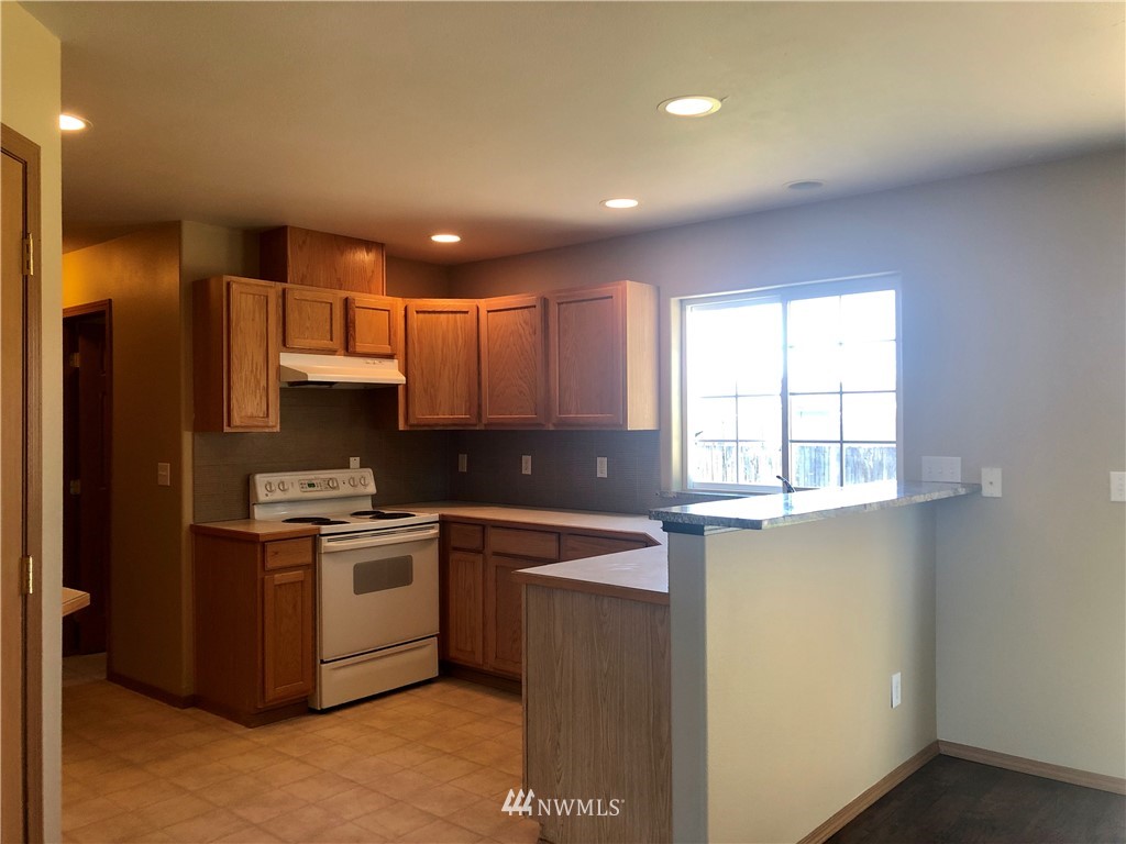 2731 Russell Road Centralia, WA 98531 - Photo 3 of 21