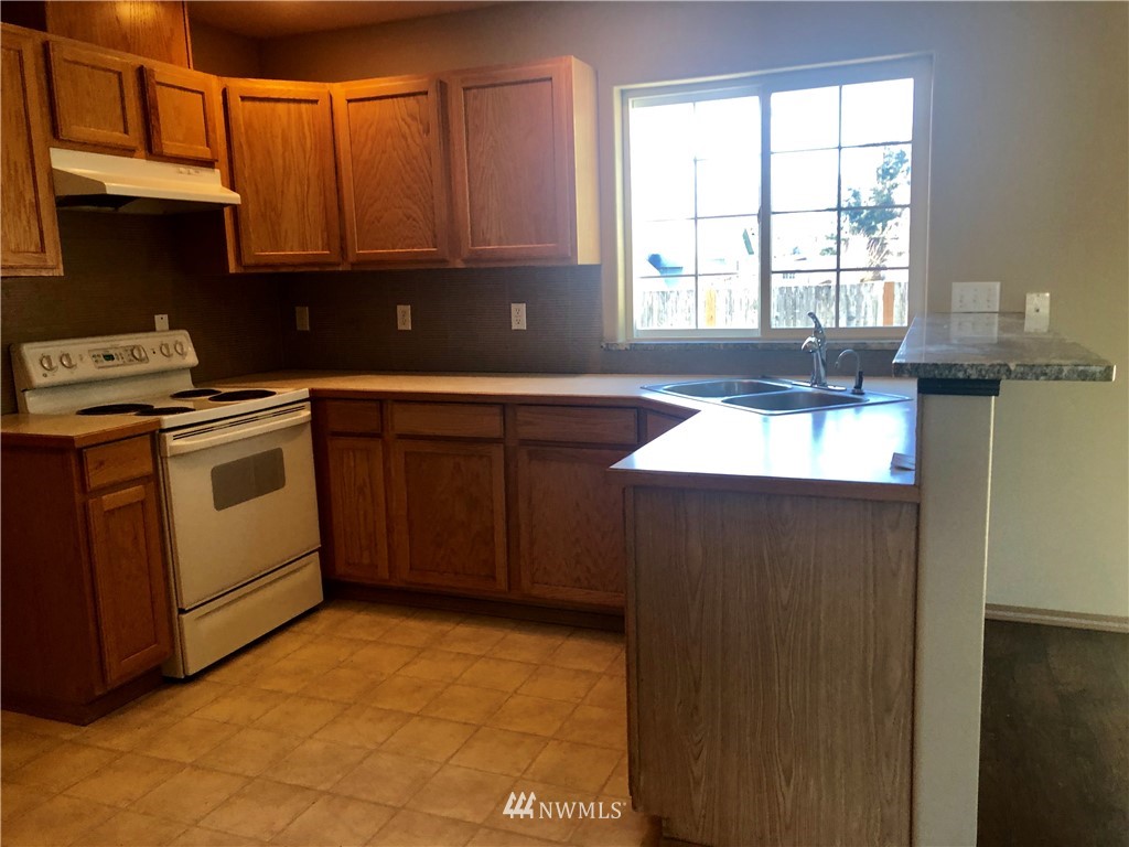 2731 Russell Road Centralia, WA 98531 - Photo 4 of 21