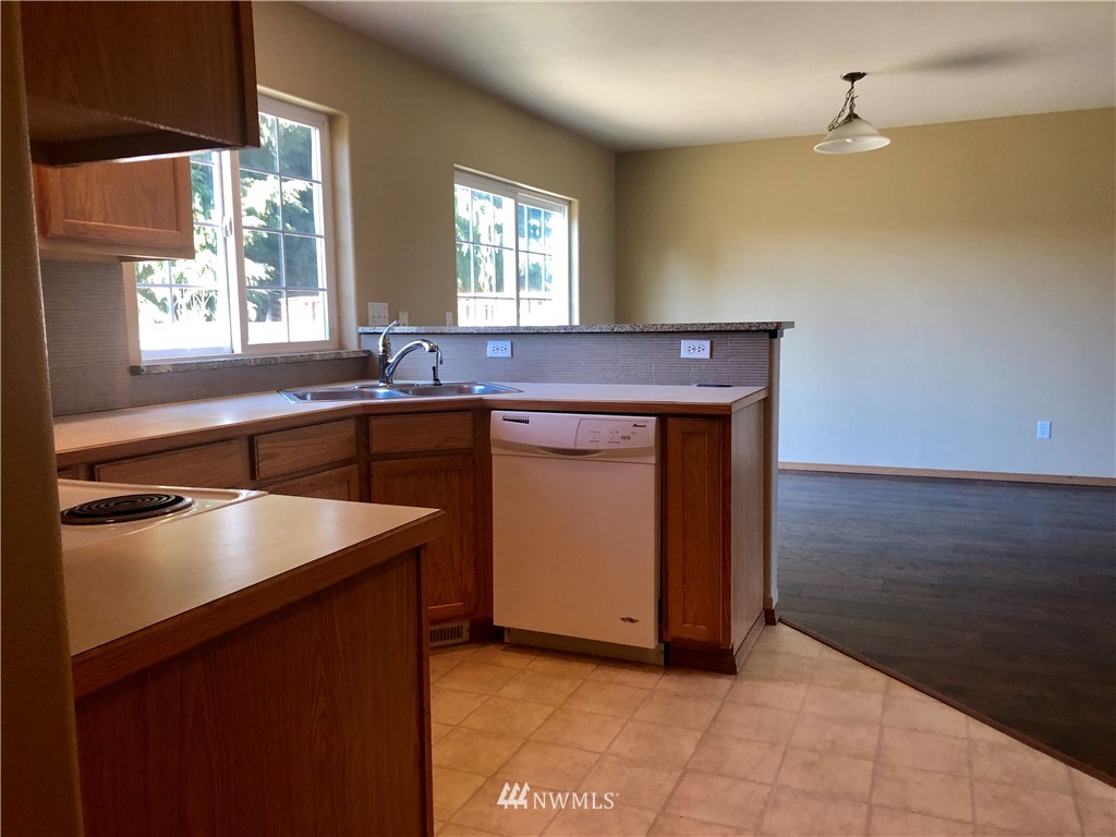 2731 Russell Road Centralia, WA 98531 - Photo 6 of 21