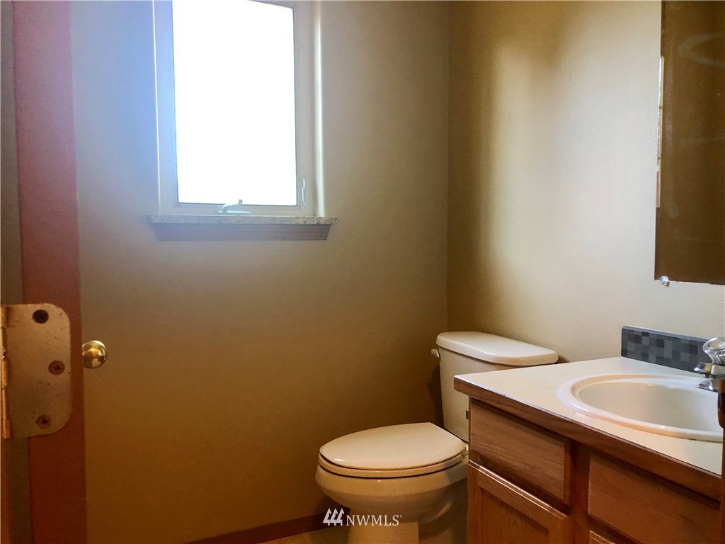 2731 Russell Road Centralia, WA 98531 - Photo 9 of 21