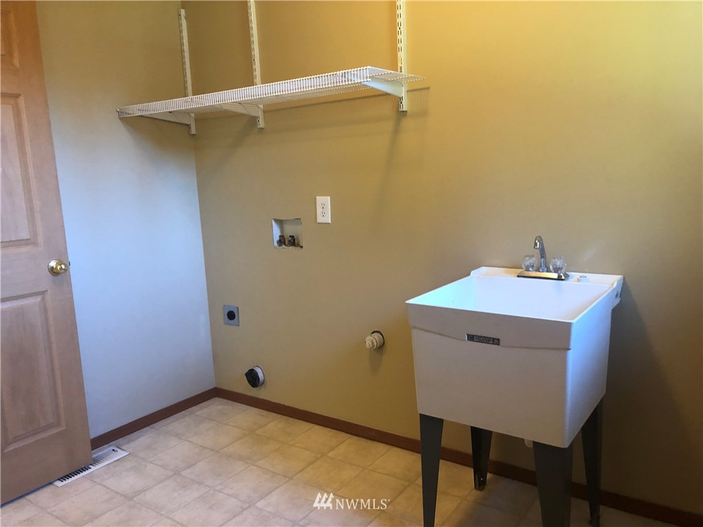 2731 Russell Road Centralia, WA 98531 - Photo 10 of 21