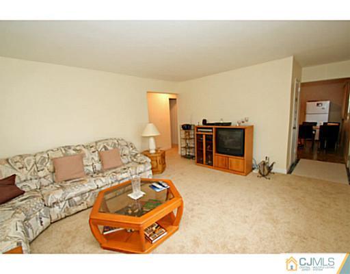 7 Comstock Road Edison, NJ 08817 - Photo 11 of 25