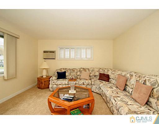7 Comstock Road Edison, NJ 08817 - Photo 12 of 25