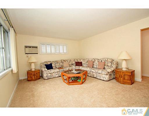 7 Comstock Road Edison, NJ 08817 - Photo 13 of 25