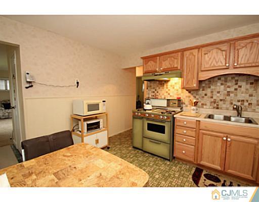 7 Comstock Road Edison, NJ 08817 - Photo 15 of 25