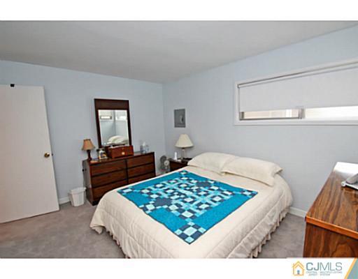7 Comstock Road Edison, NJ 08817 - Photo 19 of 25