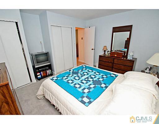 7 Comstock Road Edison, NJ 08817 - Photo 20 of 25