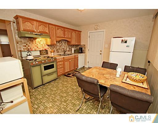 7 Comstock Road Edison, NJ 08817 - Photo 3 of 25