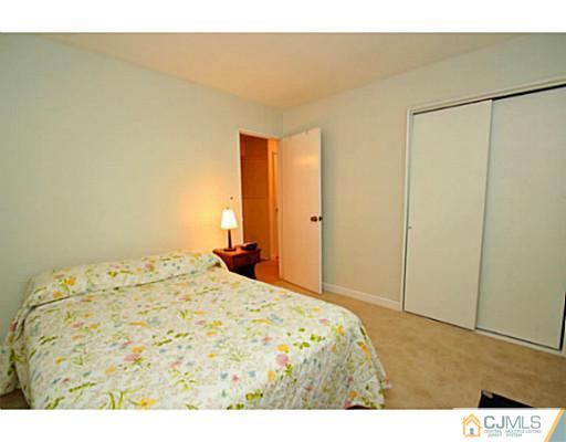 7 Comstock Road Edison, NJ 08817 - Photo 22 of 25