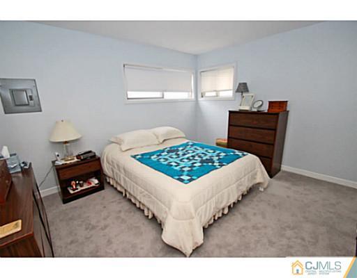 7 Comstock Road Edison, NJ 08817 - Photo 4 of 25