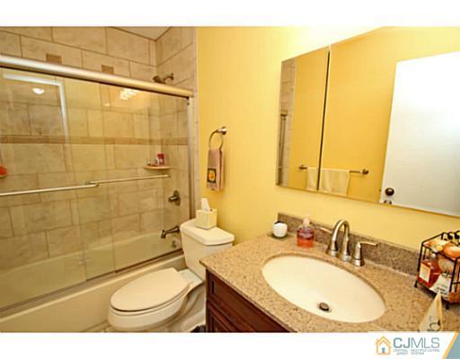 7 Comstock Road Edison, NJ 08817 - Photo 6 of 25