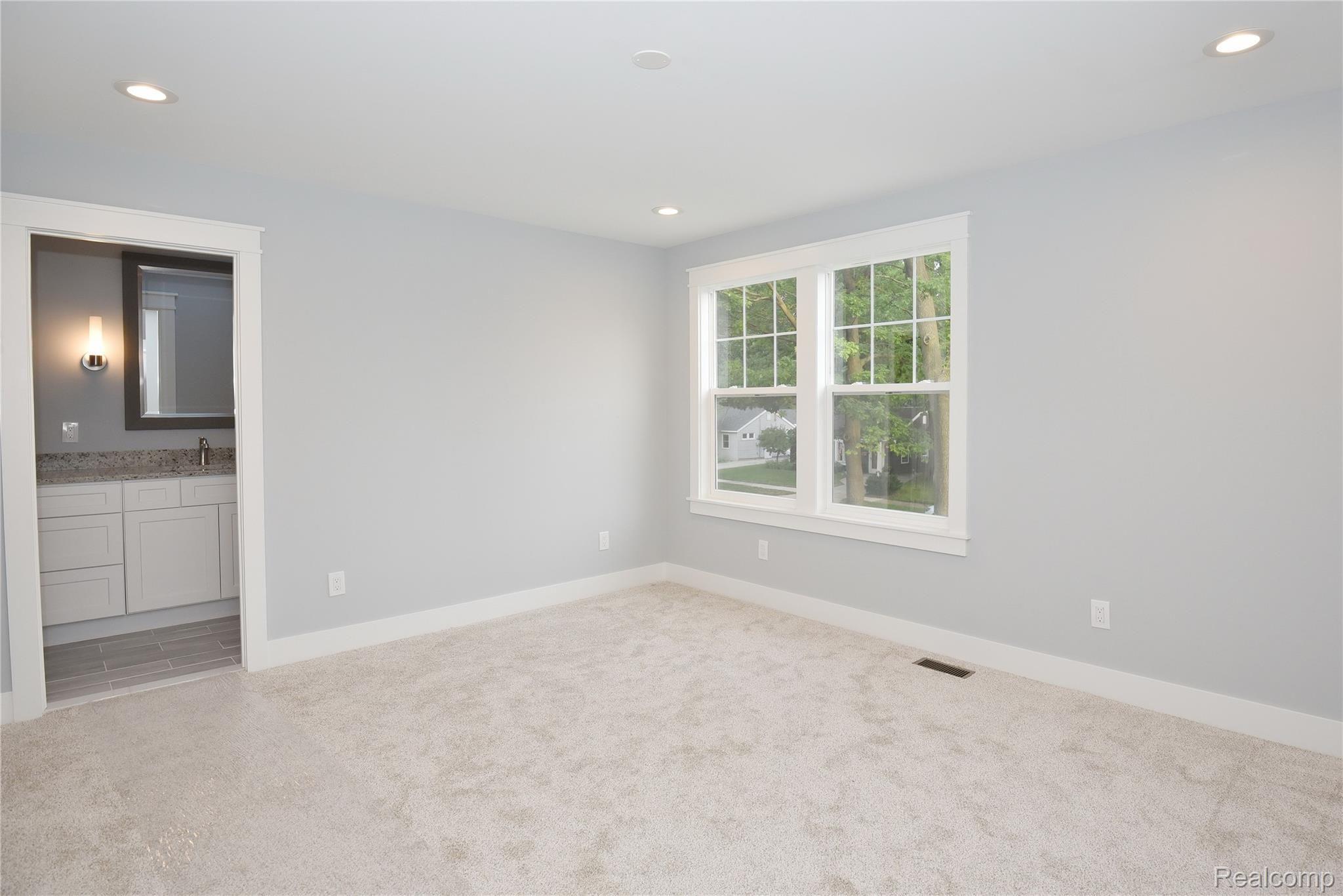 3211 Warick Road Royal Oak, MI 48073 - Photo 29 of 34 3211 Warick Road_31.JPG