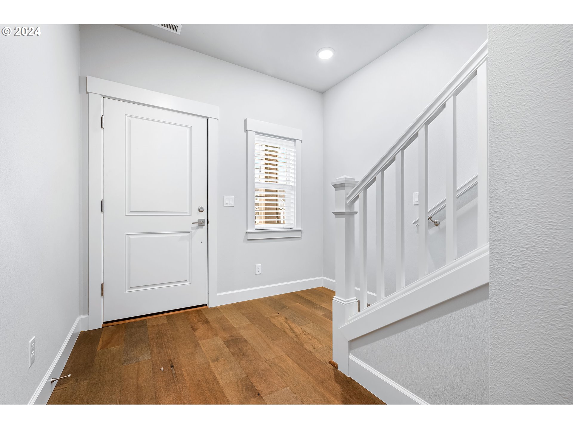 12263 Southwest Strobel Road Beaverton, OR 97007 - Photo 45 of 46 Entrance/Foyer