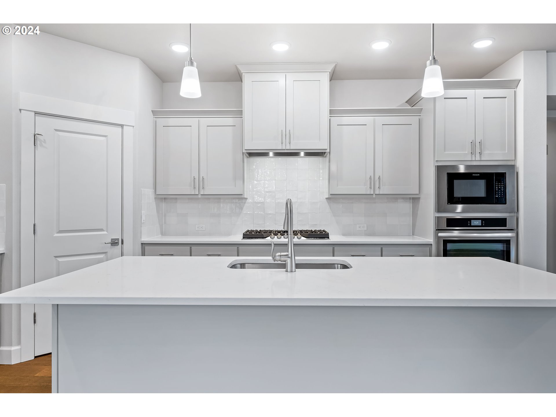 12263 Southwest Strobel Road Beaverton, OR 97007 - Photo 9 of 46 Kitchen
