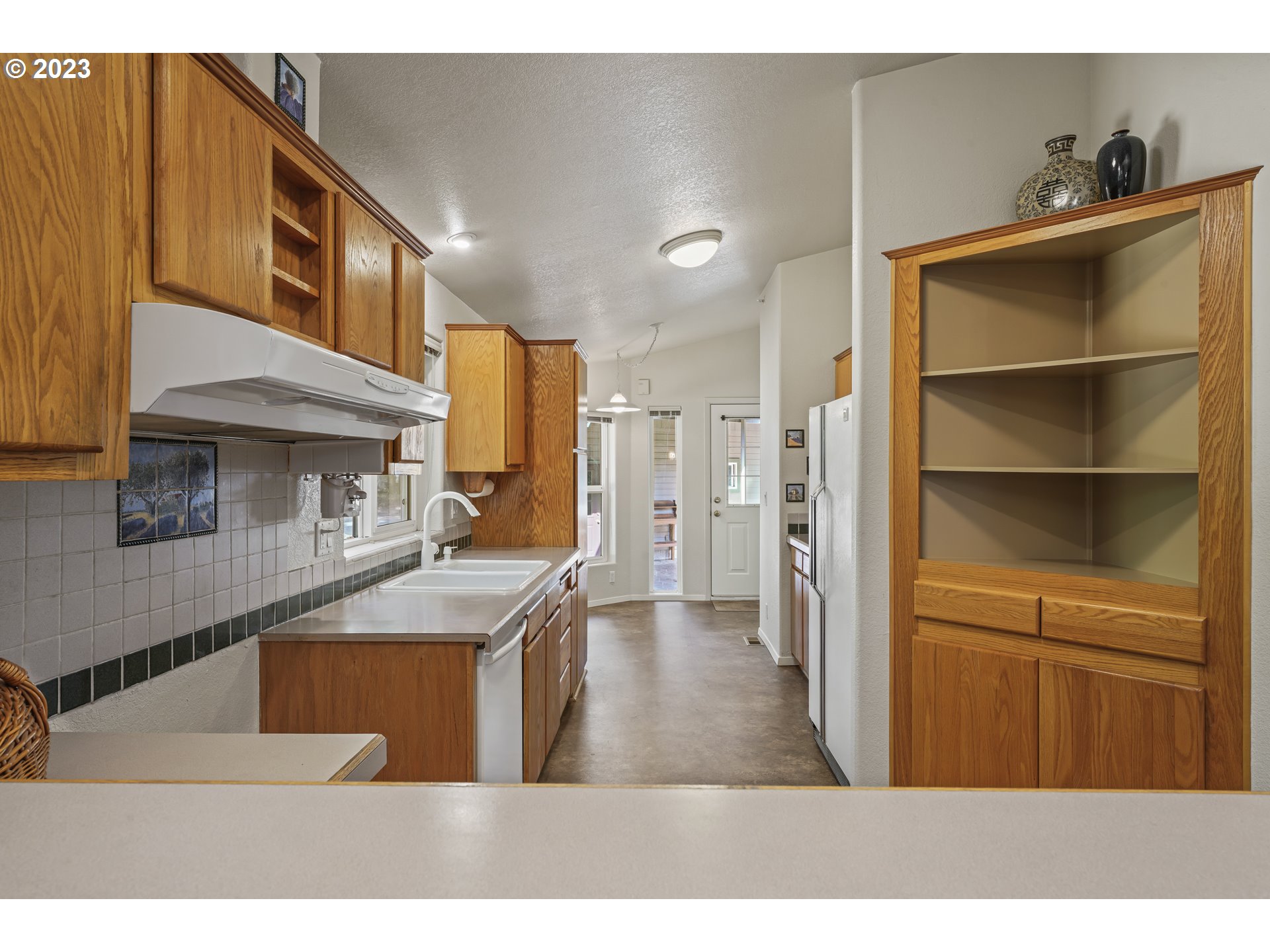 31861 Owl Road Eugene, OR 97405 - Photo 14 of 38 a kitchen with stainless steel appliances granite countertop a sink a stove and a refrigerator