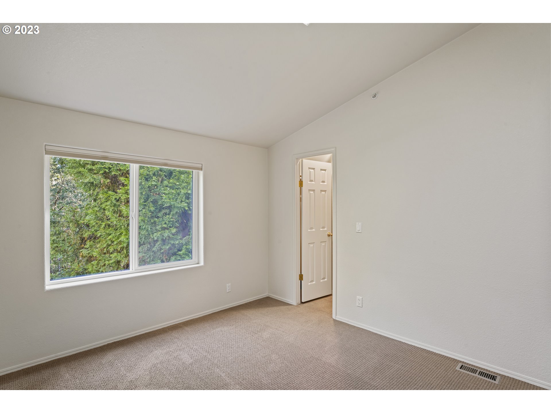 31861 Owl Road Eugene, OR 97405 - Photo 24 of 38 a view interior of a house and window