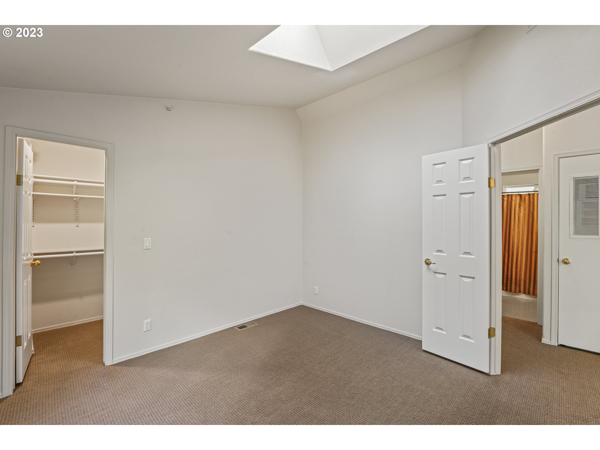 31861 Owl Road Eugene, OR 97405 - Photo 25 of 38 a view of an empty room