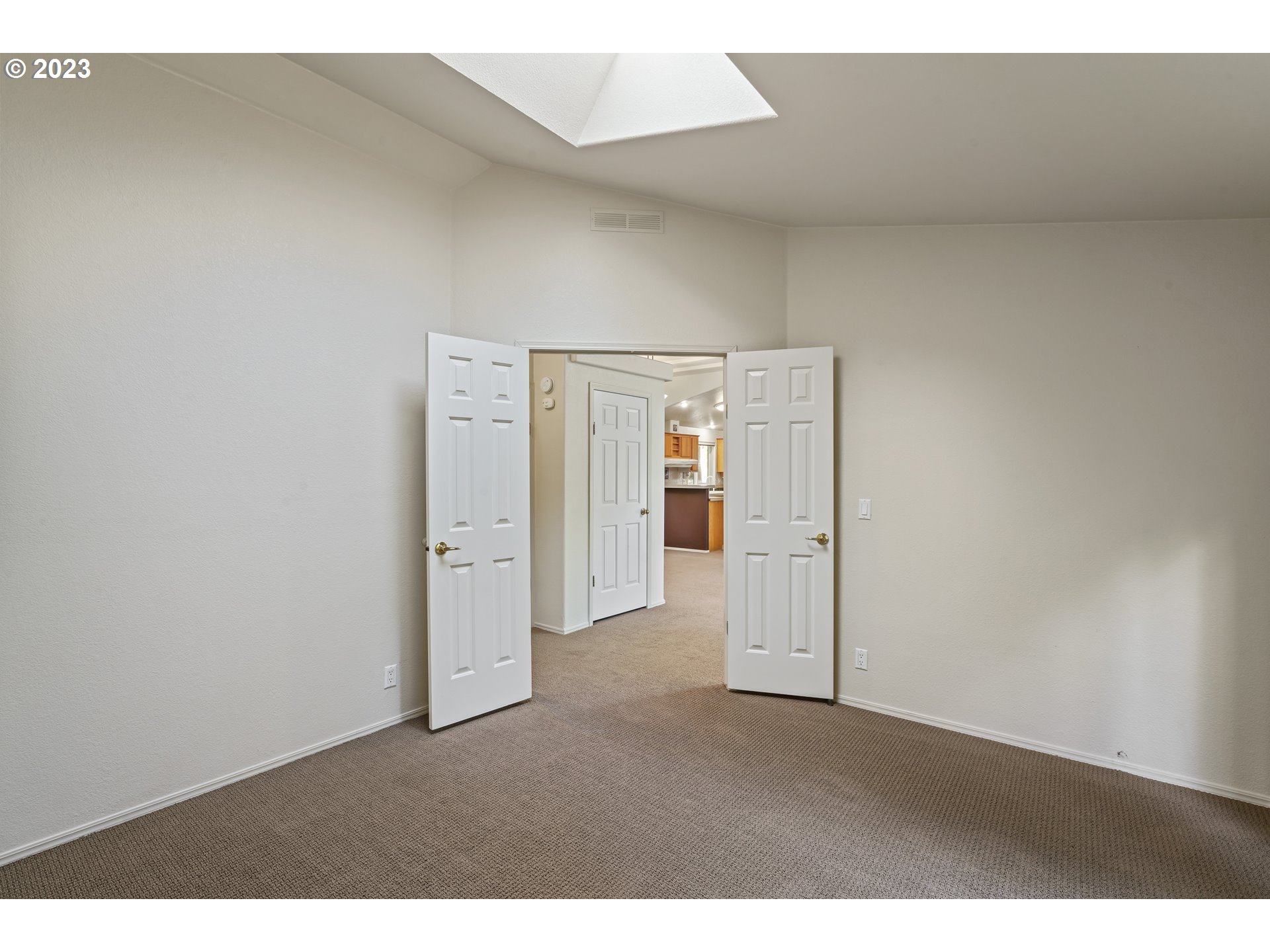 31861 Owl Road Eugene, OR 97405 - Photo 26 of 38 a view of an empty room
