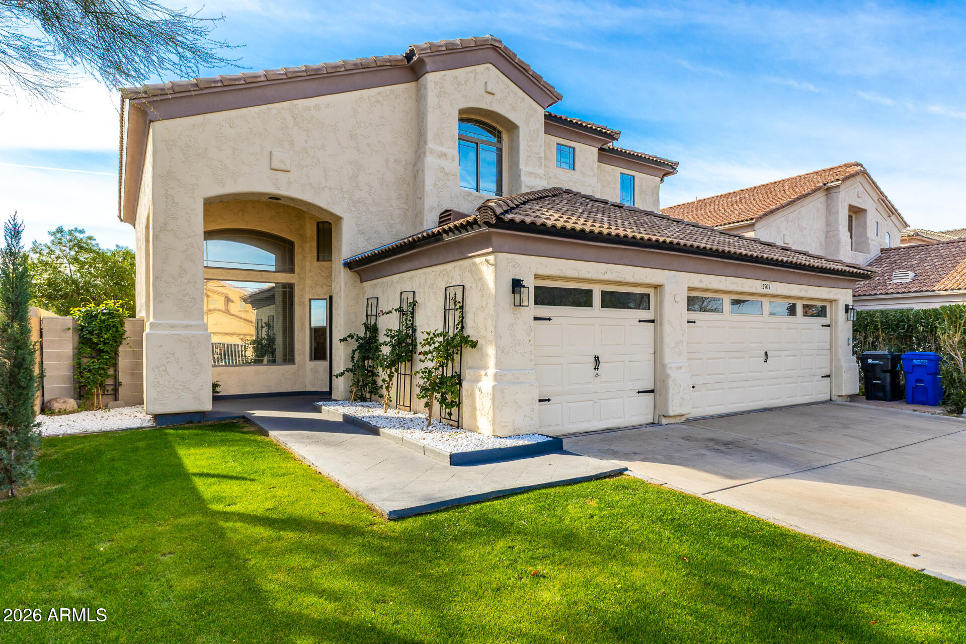 2707 West Lamar Road Phoenix, AZ 85017 - Photo 4 of 50 a front view of a house with a yard and porch