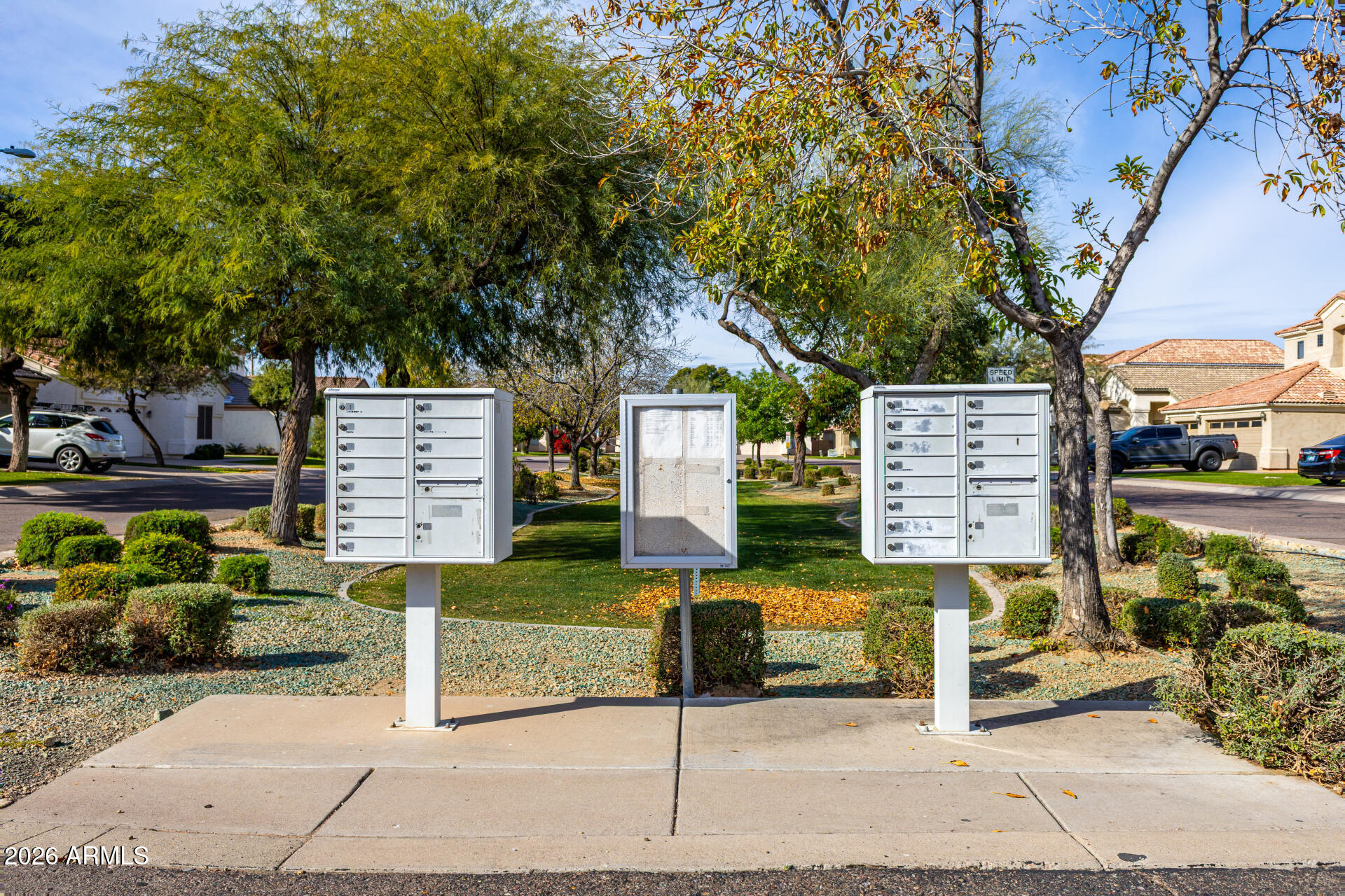 2707 West Lamar Road Phoenix, AZ 85017 - Photo 45 of 50 a front view of a building with garden