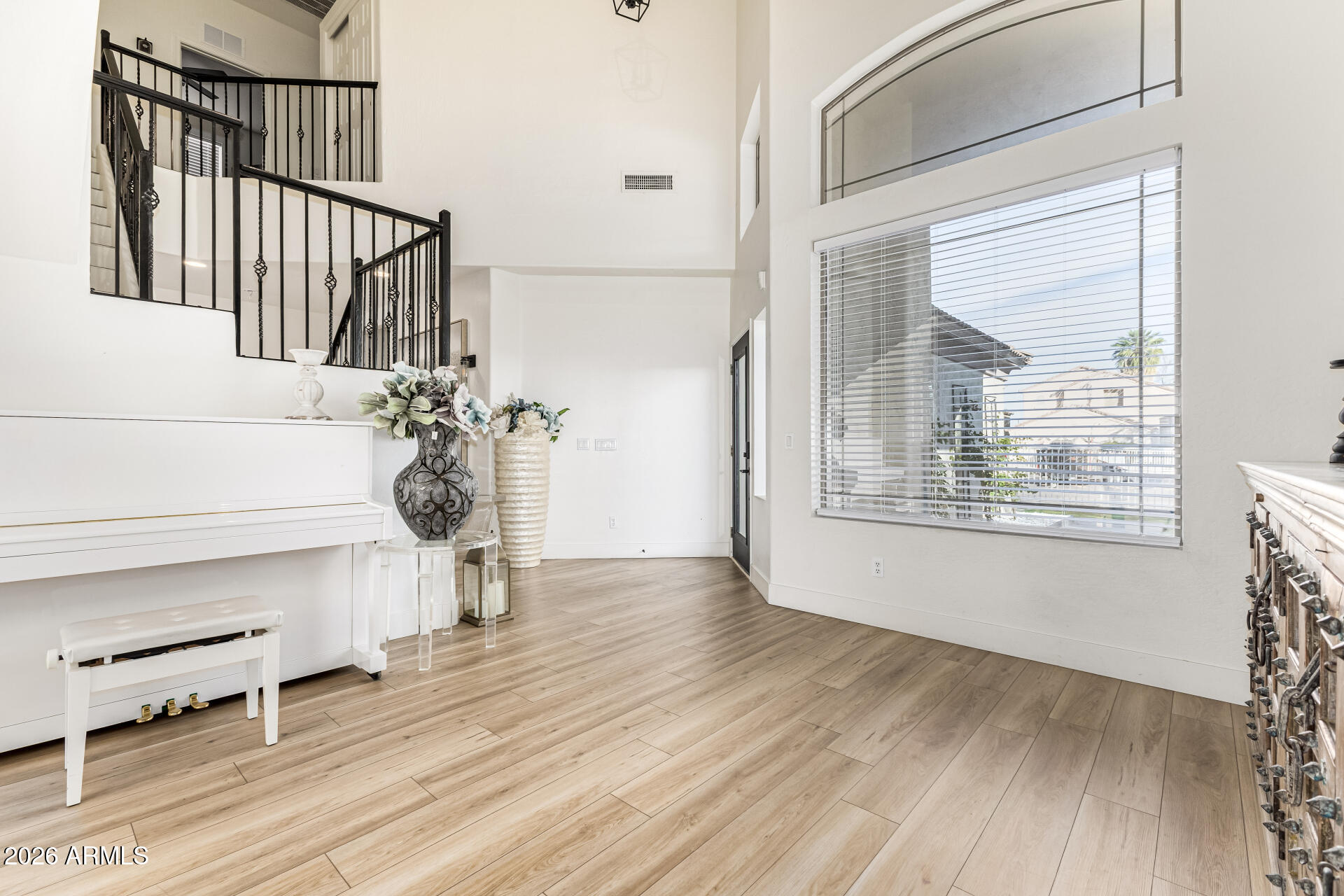 2707 West Lamar Road Phoenix, AZ 85017 - Photo 9 of 50 a view of a hallway with wooden floor and a living room