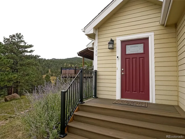 a view of a house with backyard and porch