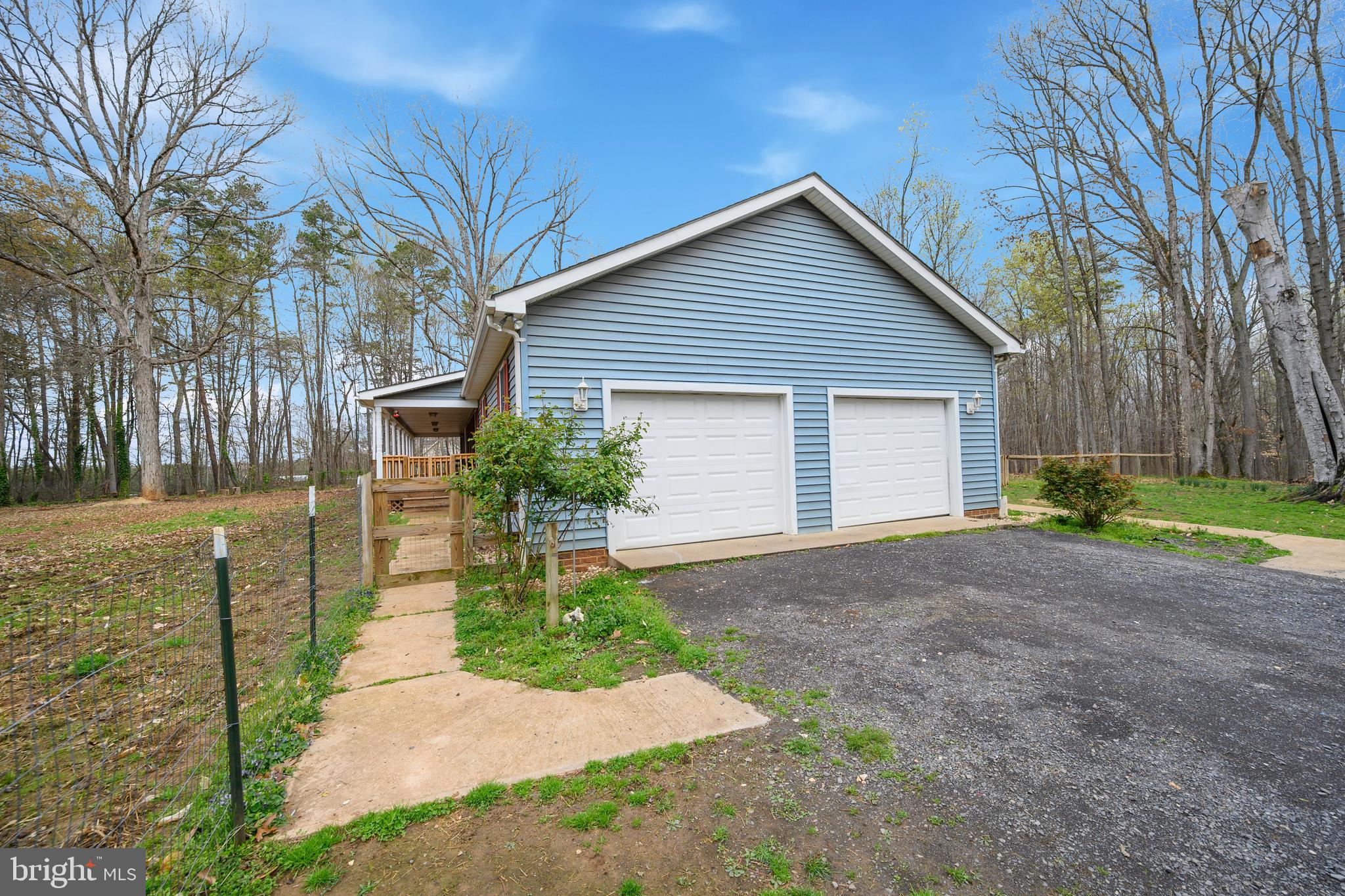 12489 Tower Road Unionville, VA 22567 - Photo 8 of 46 Attached garage