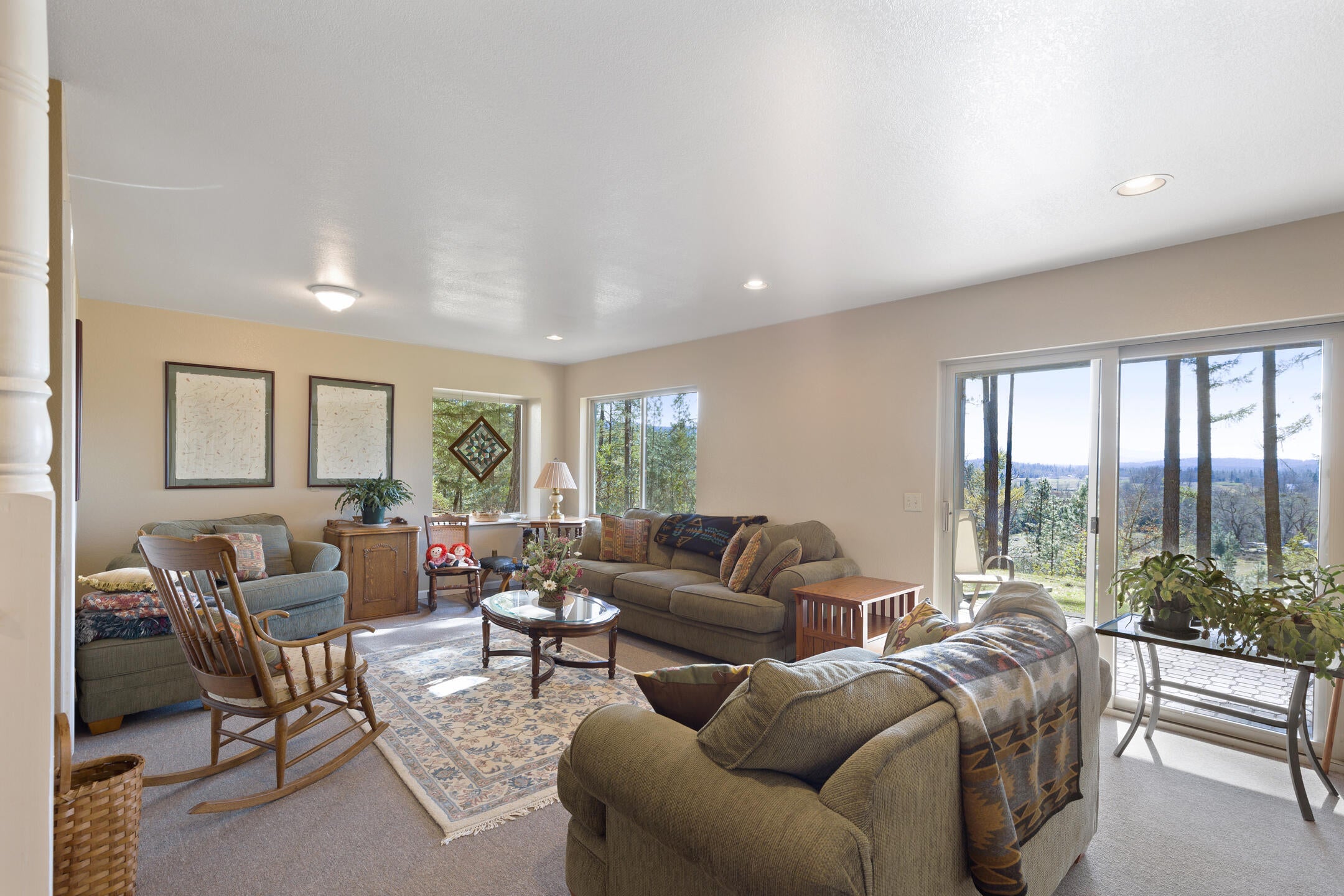 620 Eight Dollar Mountain Road Selma, OR 97538 - Photo 33 of 46 Den area and patio in daylight basement