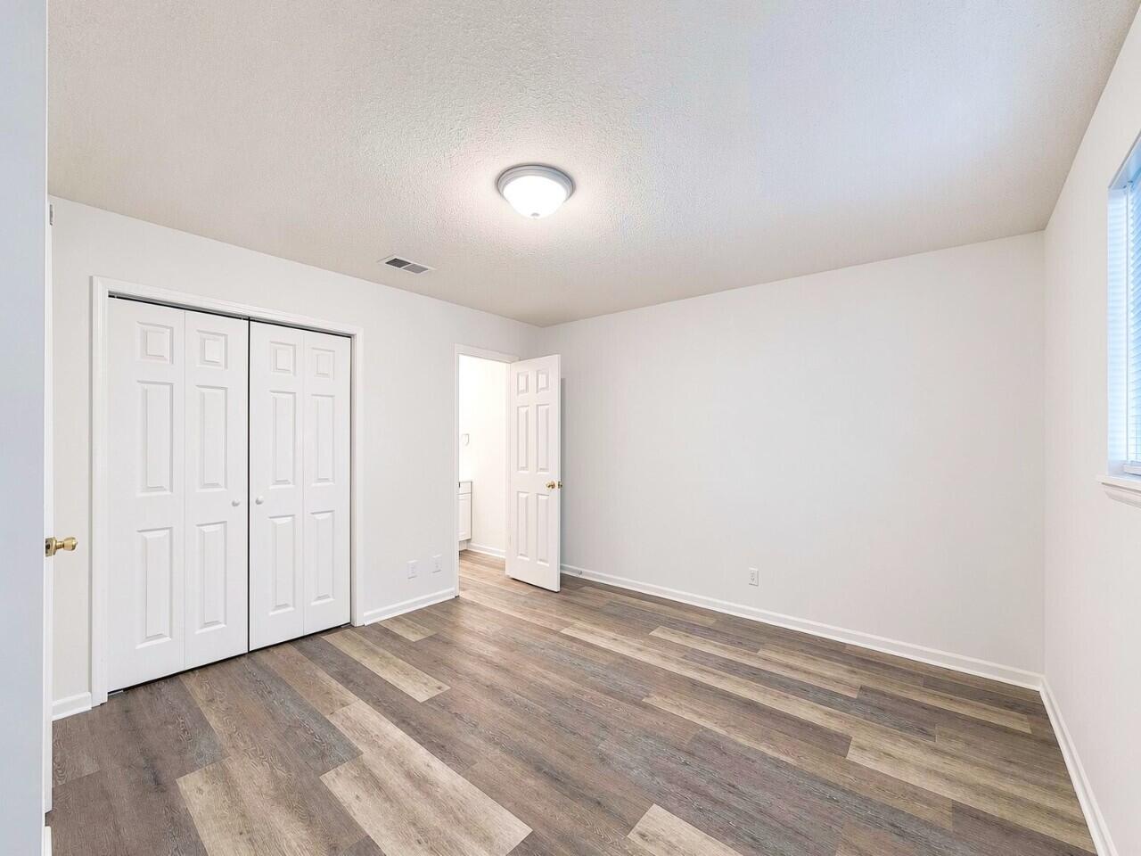 322 Pelham Road, Unit C Fort Walton Beach, FL 32547 - Photo 12 of 14 11-interior_primary_bedroom_1
