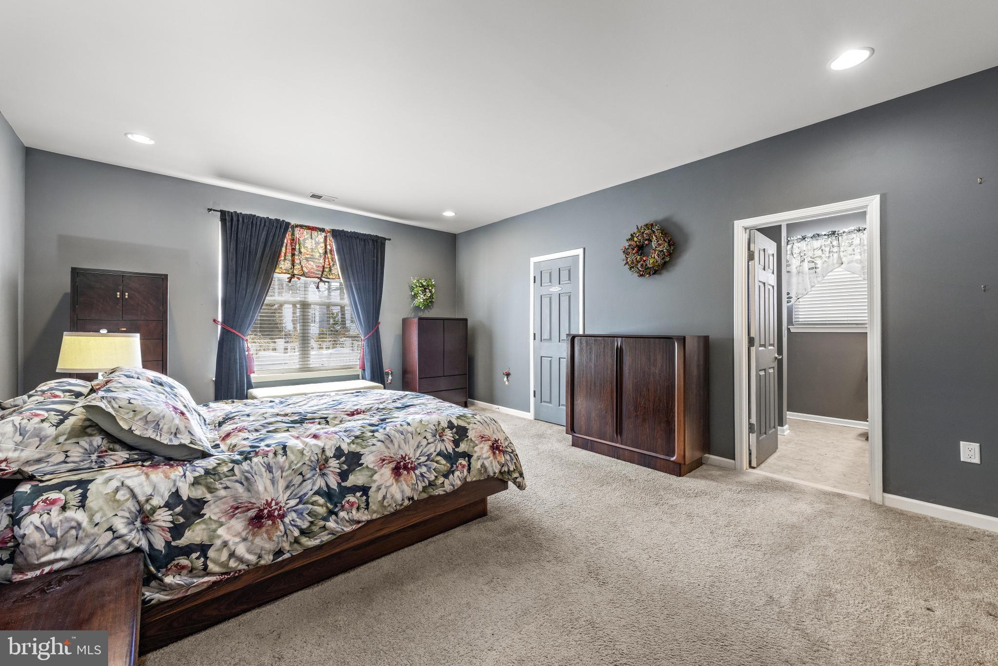 56 Hamble Road Little Egg Harbor, NJ 08087 - Photo 24 of 40 Quite Roomy and Super Large Walk In Closet