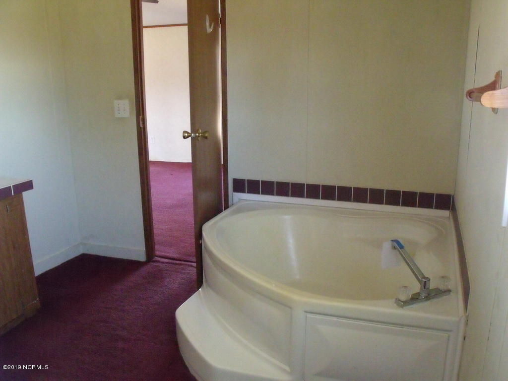 2580 Bailey Road Williamston, NC 27892 - Photo 8 of 20 95 MASTER BATH