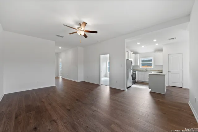 $319,900 | 16024 Stratford Cove, Lytle, TX 78052