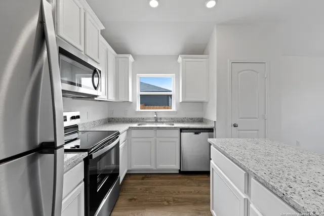 $319,900 | 16024 Stratford Cove, Lytle, TX 78052