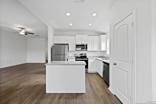 $319,900 | 16024 Stratford Cove, Lytle, TX 78052