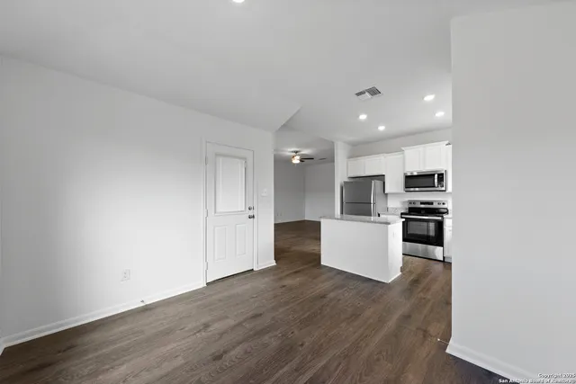 $319,900 | 16024 Stratford Cove, Lytle, TX 78052