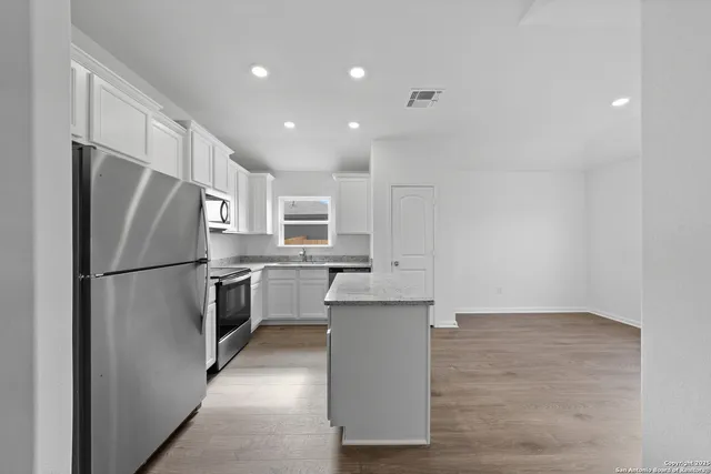 $319,900 | 16024 Stratford Cove, Lytle, TX 78052