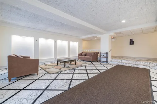 $2,450 | 77 South Park Avenue, Unit A11, Rockville Centre, NY 11570