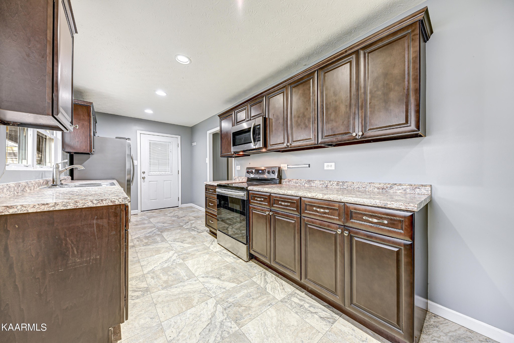 103 Valetta Lane Oak Ridge, TN 37830 - Photo 3 of 17 Gallery Image 3