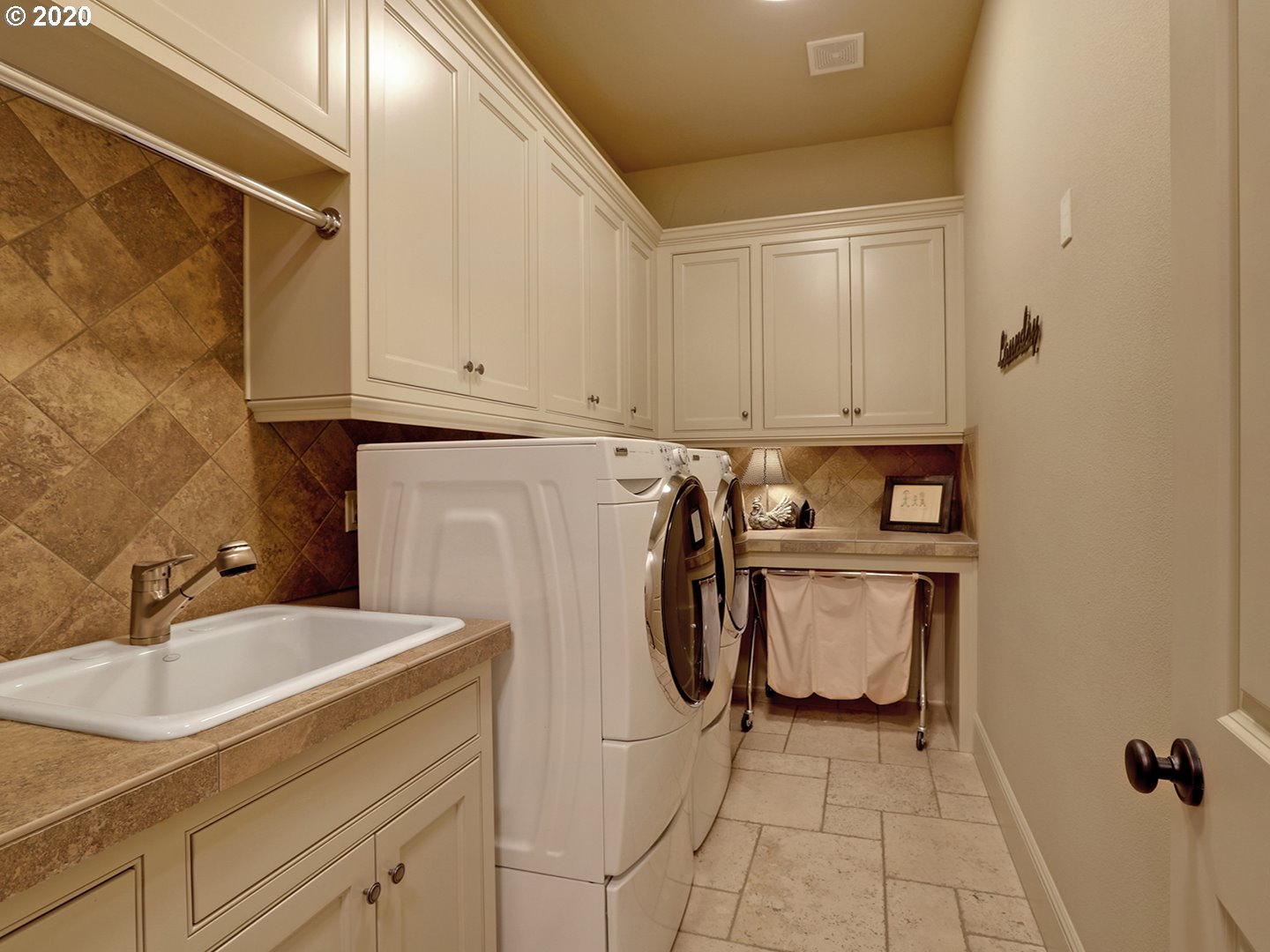 9250 Southwest Morrison Street Portland, OR 97225 - Photo 12 of 28 Gallery Image 12