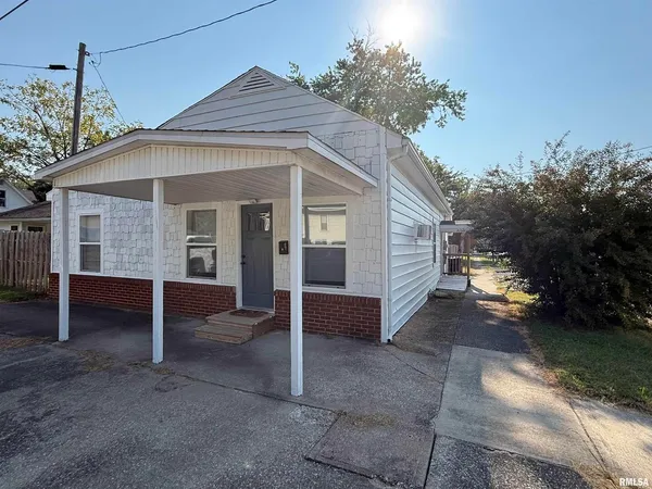 a view of a house with a yard and garage