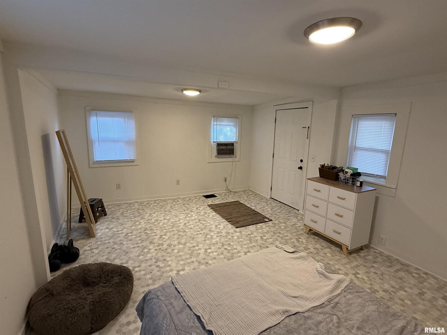 1100 Catherine Street Metropolis, IL 62960 - Photo 41 of 64 a bedroom with a bed and a couch