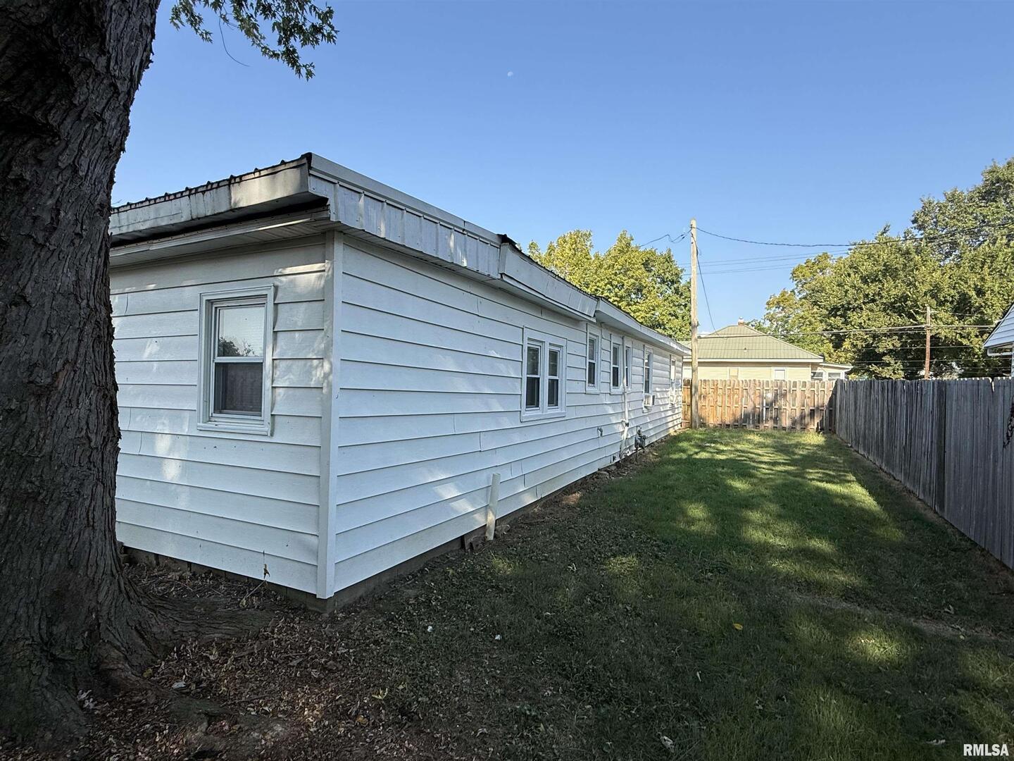 1100 Catherine Street Metropolis, IL 62960 - Photo 60 of 64 a view of a house with a yard