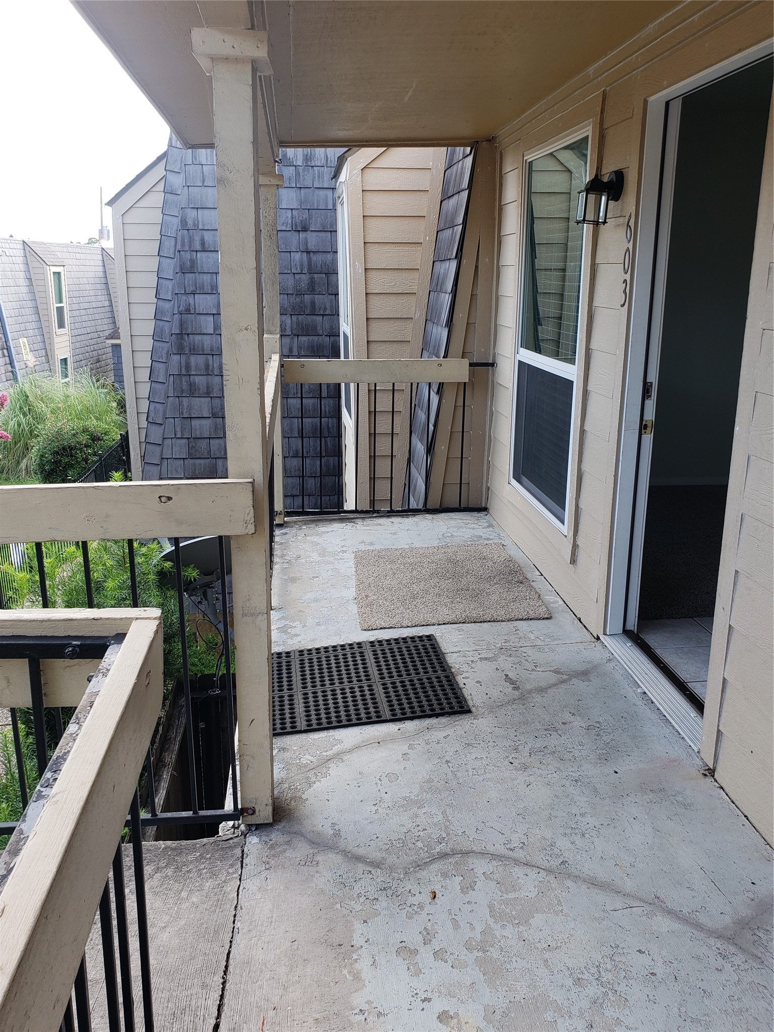 16120 Stuebner Airline Road, Unit 603 Spring, TX 77379 - Photo 4 of 10 a view of entryway and patio
