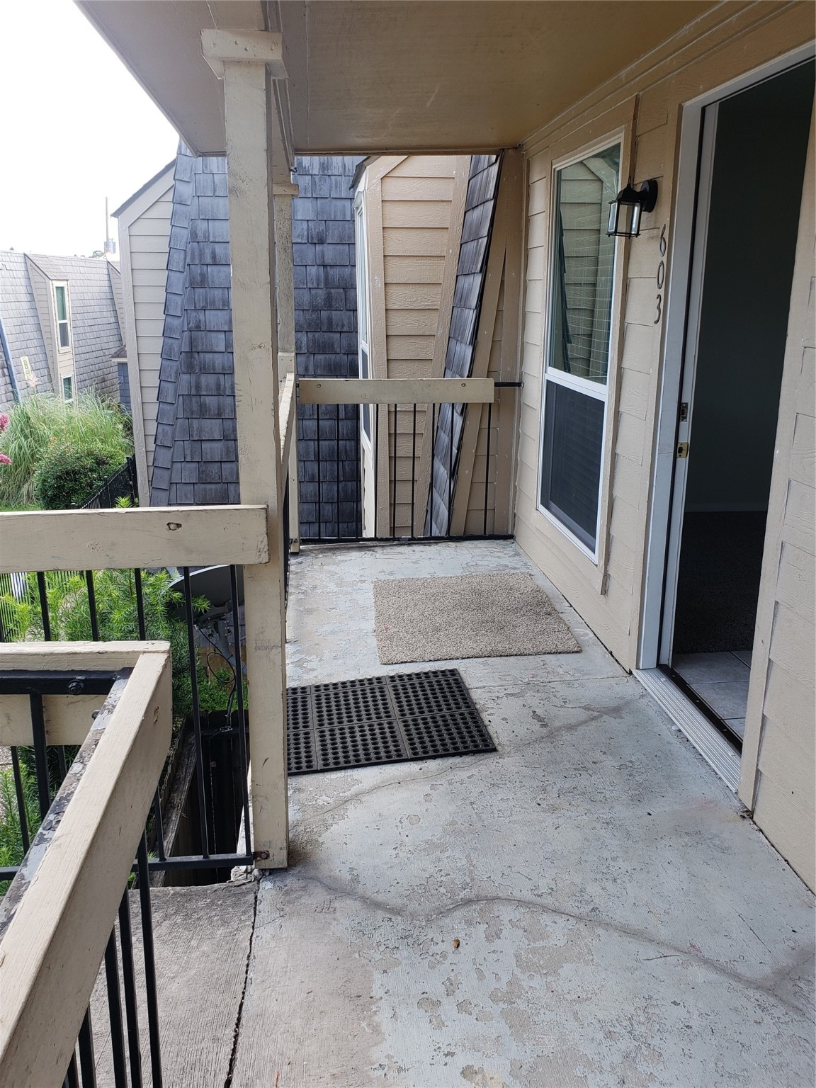 16120 Stuebner Airline Road, Unit 603 Spring, TX 77379 - Photo 4 of 10 a view of entryway in front of house