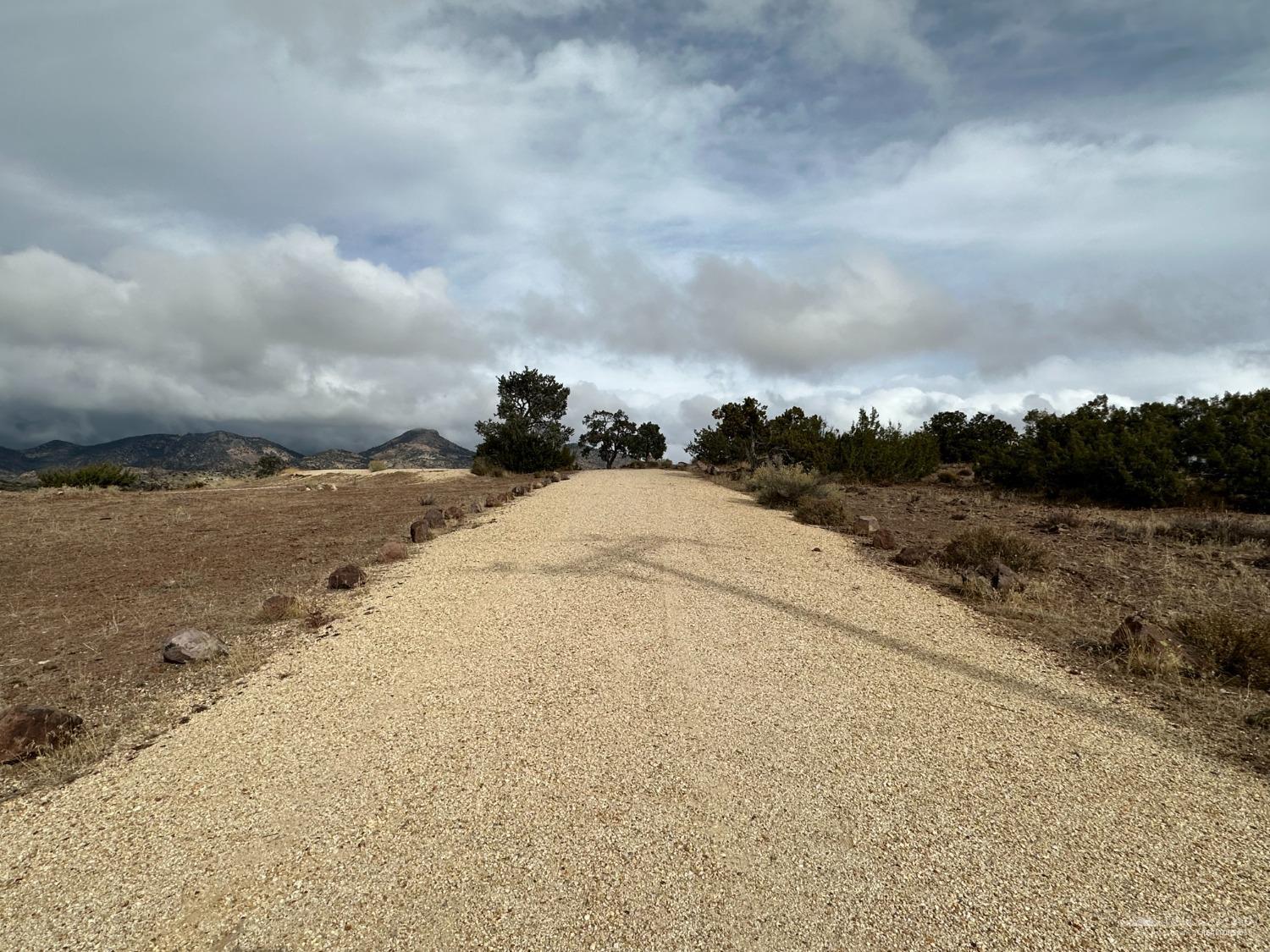 9550 Tanganda Road Tehachapi, CA 93561 - Photo 3 of 19 Gallery Image 3