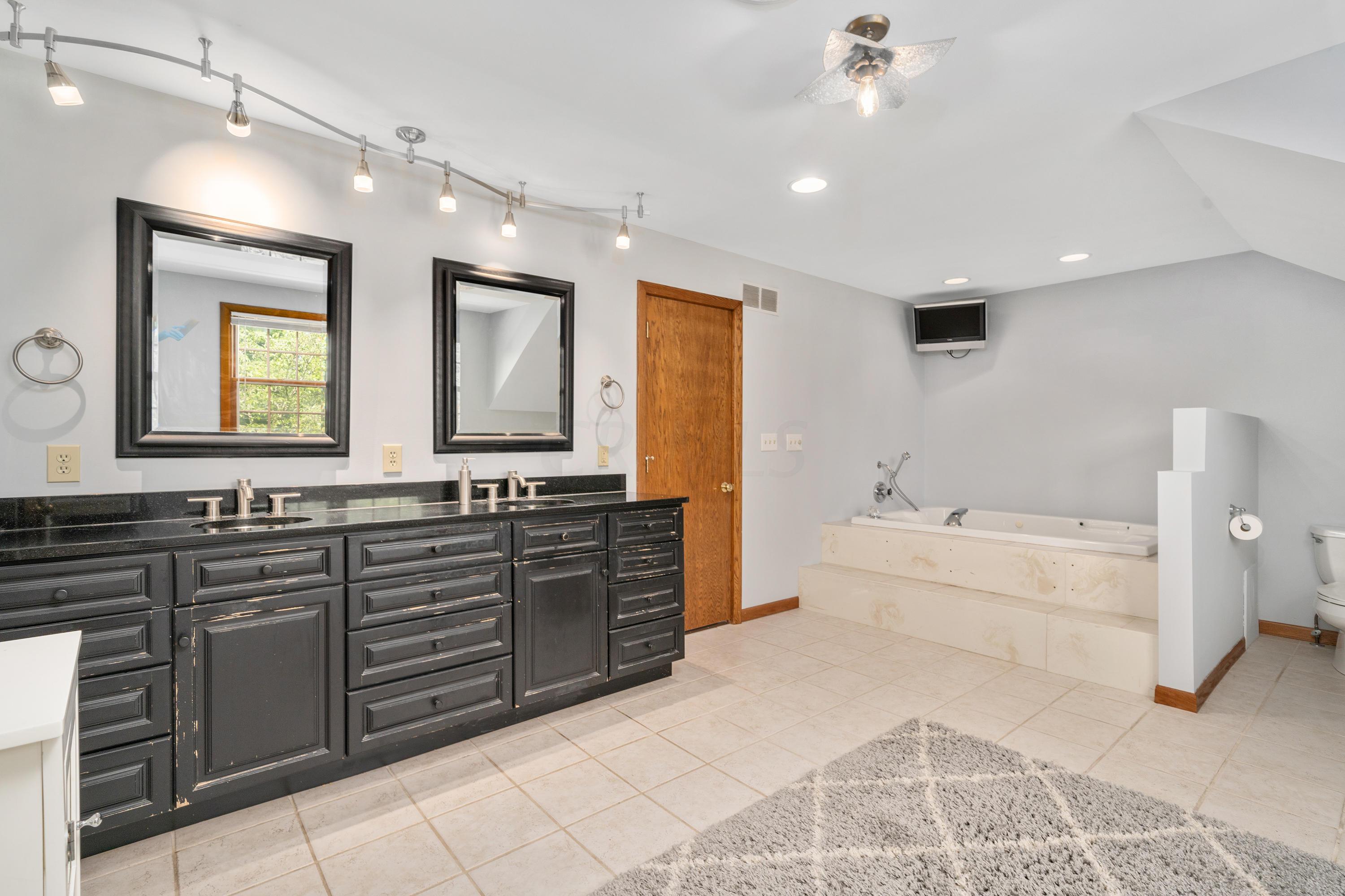 4012 Longhill Road Columbus, OH 43220 - Photo 33 of 70